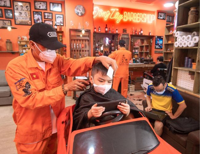 Đông Tây Barber Shop - Nơi làm đẹp chất lừ