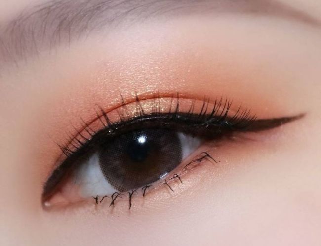 Kẻ mắt kiểu đuôi cánh cổ điển