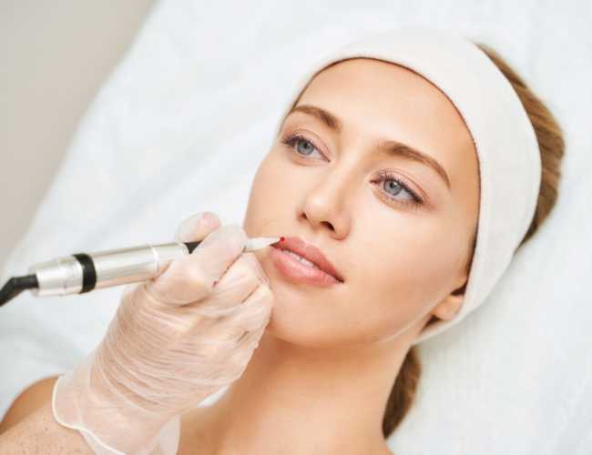 Nên lựa chọn địa điểm xăm nốt ruồi son uy tín