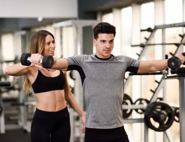 PT là một huấn luyện viên của một cá nhân